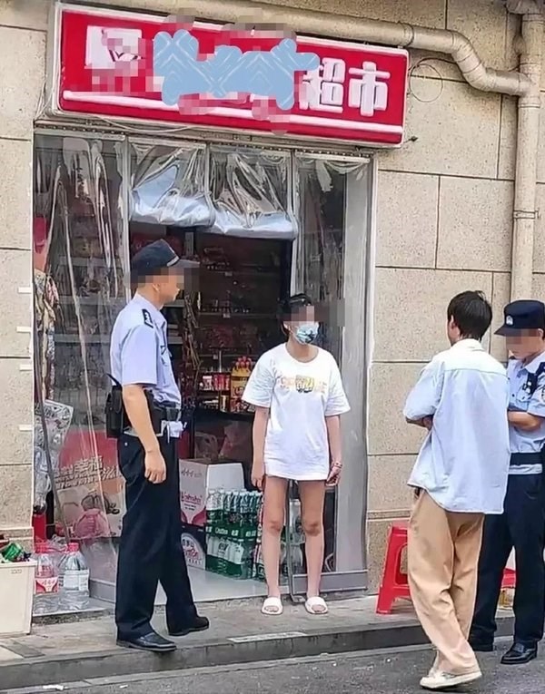 杭州超市老板娘穿着引热议：舆论风波后她为何选择关店？