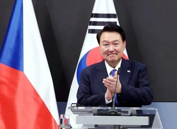 韩国诞生首例自然受孕五胞胎，尹锡悦发文：远在捷克听到好消息，祝贺和感谢