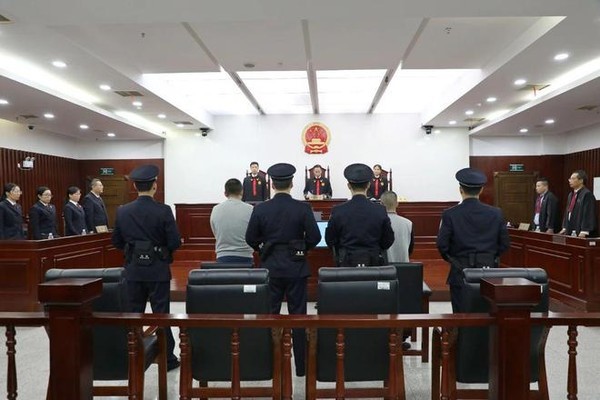 刘翔峰案一审宣判：重磅刑罚揭露医疗腐败的黑暗面