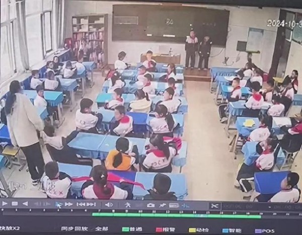 因踩脏地板，男孩被狂扇20多个耳光！山东德州小学教师体罚事件震惊家长