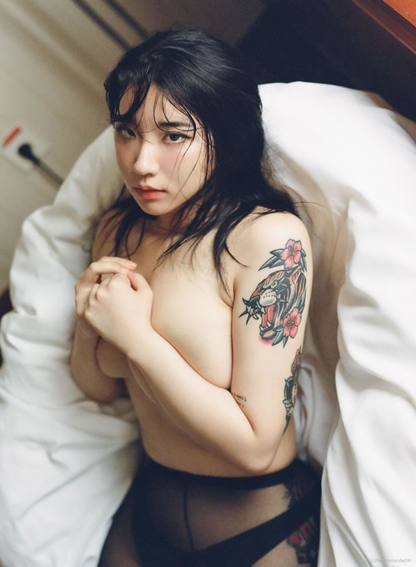 网红模特@Ech1h诱惑私拍写真，解锁极致诱惑与自信之美