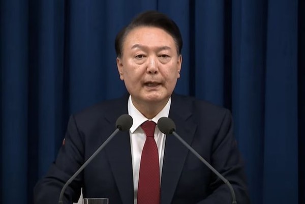 韩国执政党国民力量党决定反对弹劾尹锡悦：政治风暴中的坚定立场