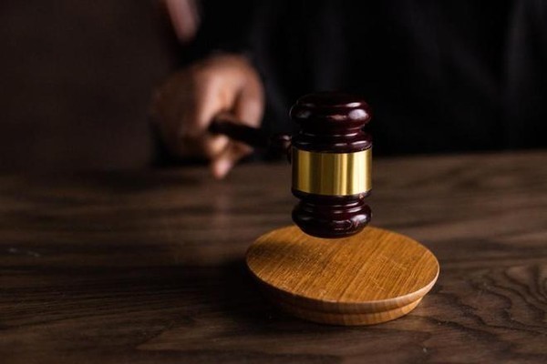 广州羽毛球馆猝死事件：未配置AED被判赔偿20万元，运动场所安全责任不可忽视