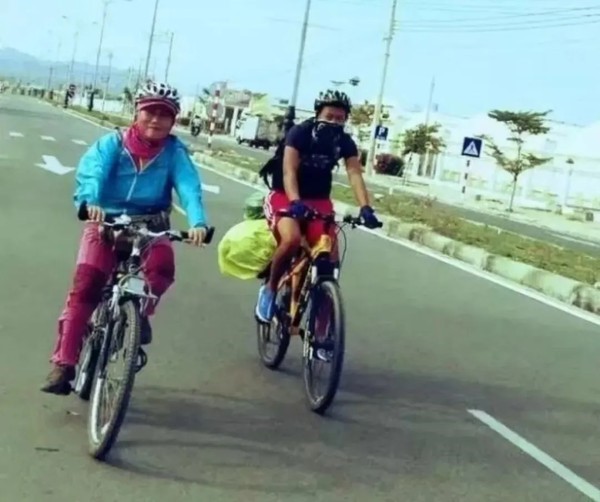  56岁阿姨李冬菊用骑行重塑人生：从抑郁症到环游世界的奇迹旅程