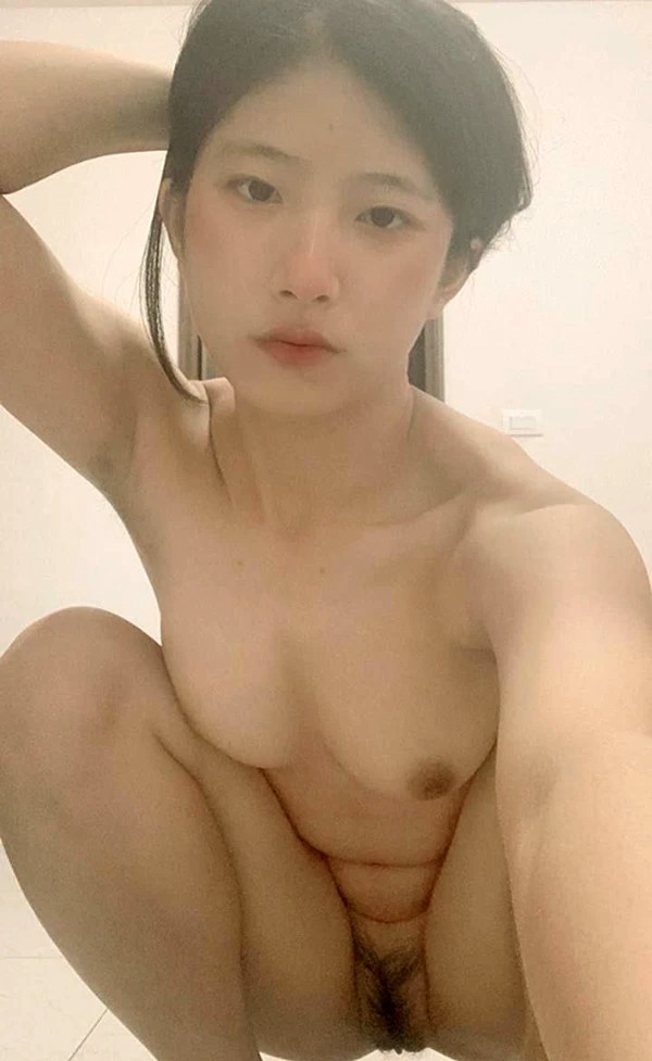一字马舞蹈美学与尺度私拍完美结合，萱兒私密写真作品合集大放异彩
