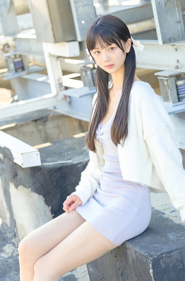 赤西夜夜唯美写真来袭，肉丝Lolita造型惊艳演绎少女秩序天台都市风大片